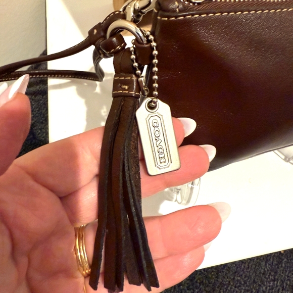 Coach Vintage Y2K Leather Wristlet (with leather tassel & metal hangtag) (EUC)